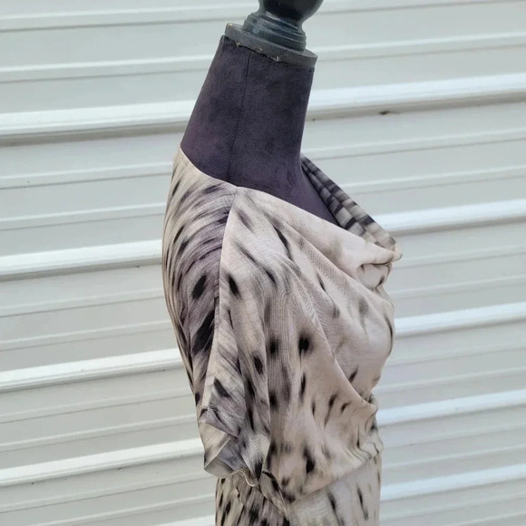 NWOT Kenneth Cole Reaction Top L Tan Beige Animal Print Draped Neck Tee Shirt - Picture 4 of 10